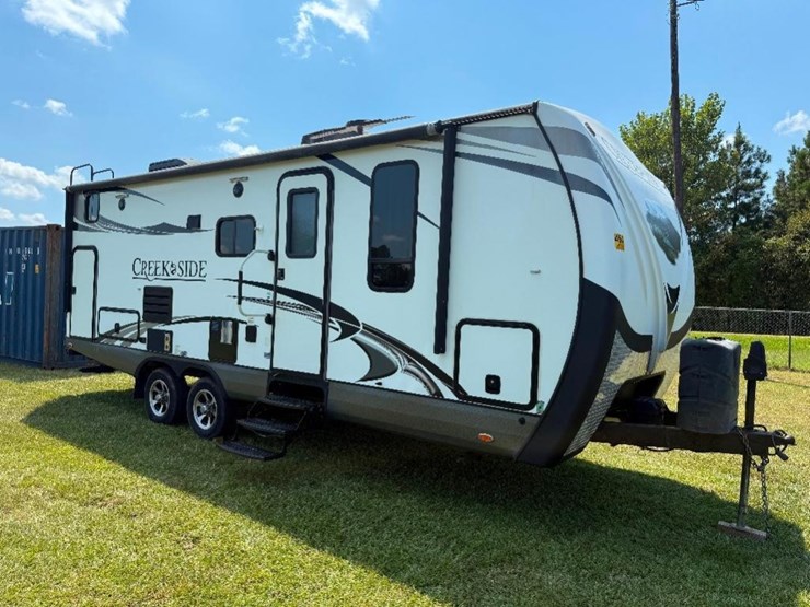 2016-creekside-24'-camper-(slide,-awning,-tandem-image-1
