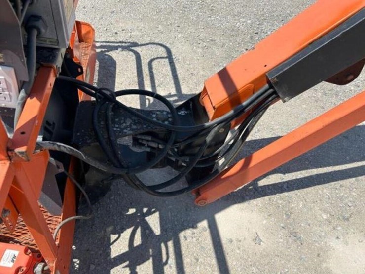 2013-jlg-660sj-image-24