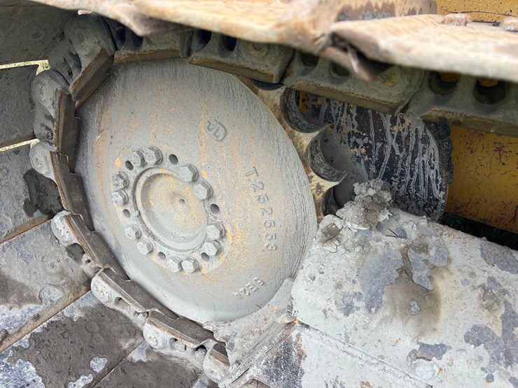 2016-deere-650k-lgp-image-15