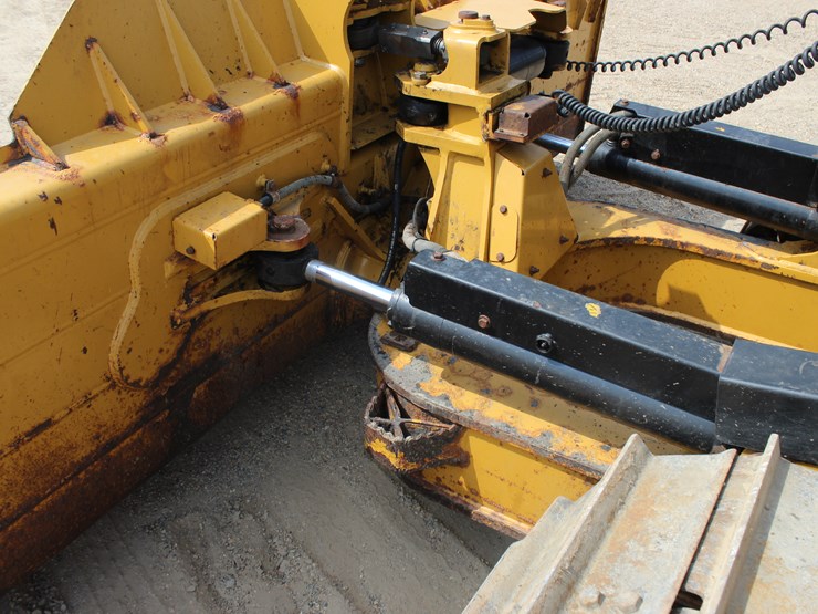 2020-caterpillar-d6n-lgp-image-6