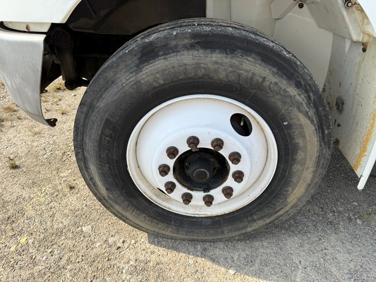 2006-international-durastar-4400-image-42