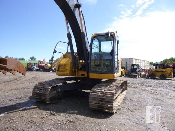 2011-deere-225d-lc-image-44