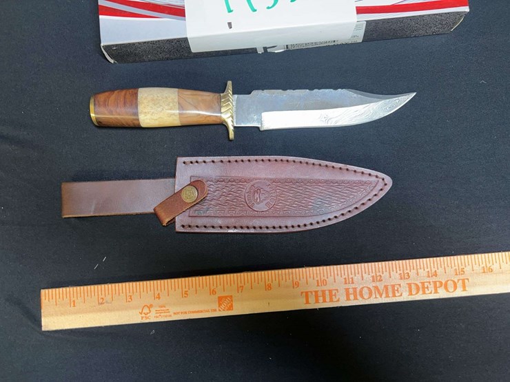 custom-damascus-steel-fixed-blade-knife-w/-blue/red-striped-handle-image-1