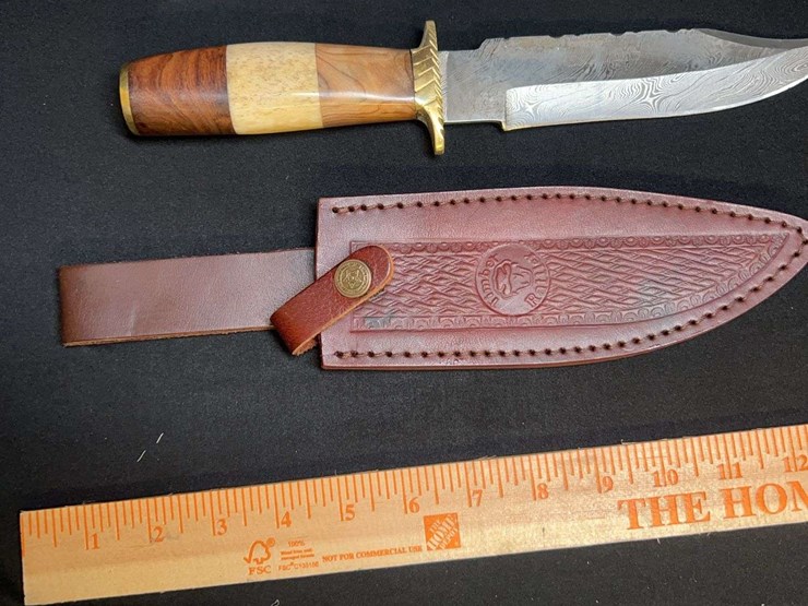 custom-damascus-steel-fixed-blade-knife-w/-blue/red-striped-handle-image-2