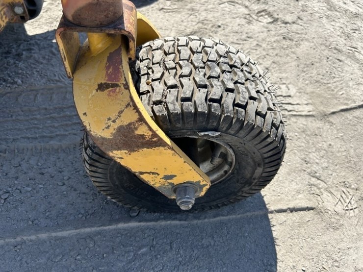 hustler-super-z-zero-turn-mower-image-18