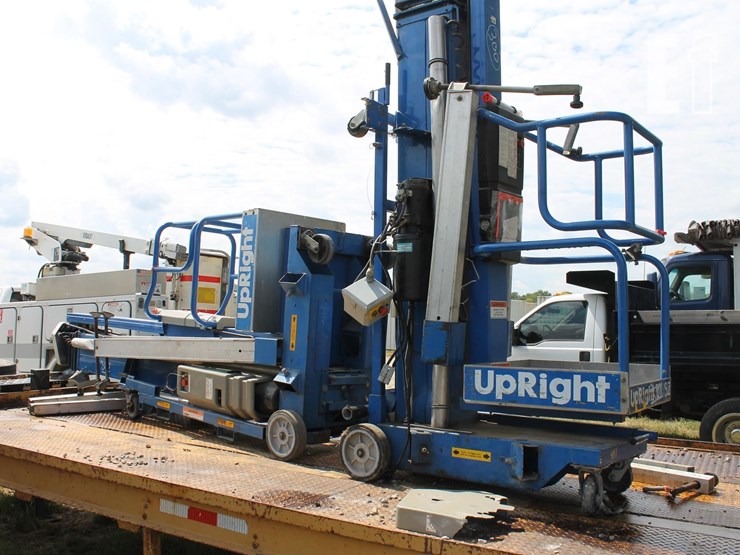upright-068002-001-man-lift-image-4