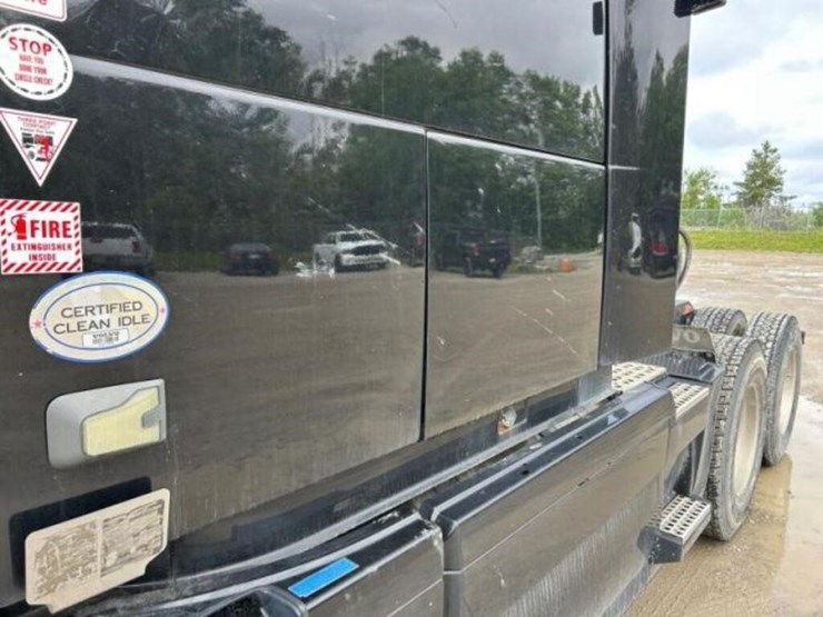 2016-volvo-t/a-hiway-tractor---sleeper-4v4nc9eh7gn-image-47