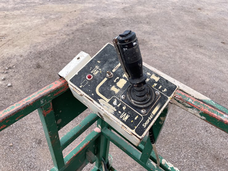 #1017-•-scissor-lift-image-29