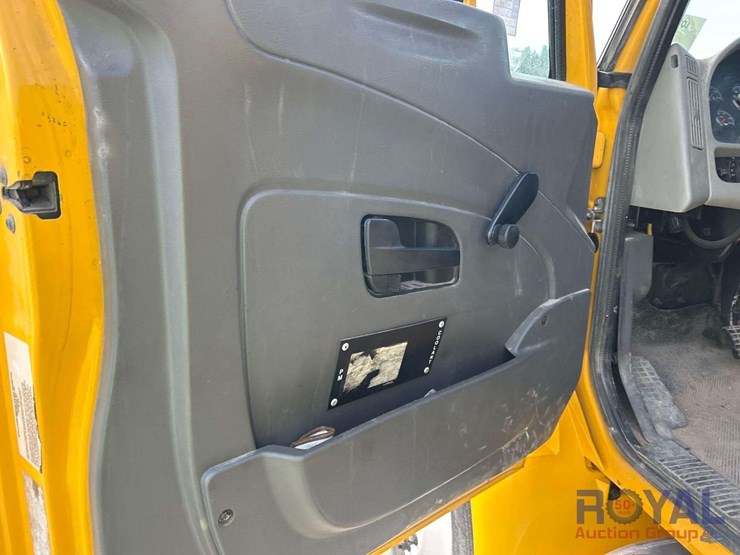 2013-international-durastar-4300-image-10