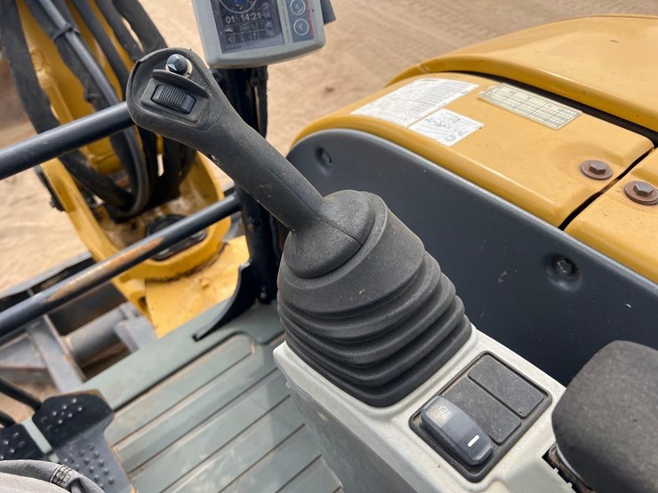2016-caterpillar-305e2-cr-image-32