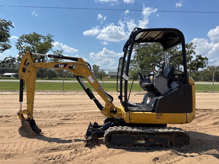 2018-caterpillar-301.7d-image-1