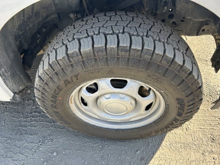 2022-ford-f150-xl-image-23