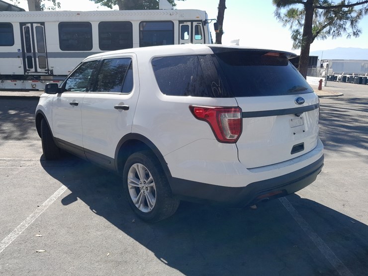 2017-ford-explorer-image-4