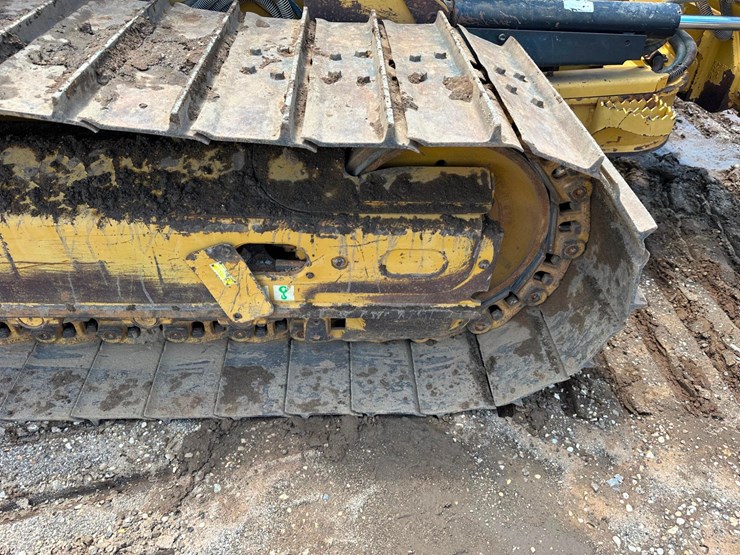 2017-caterpillar-d5-image-12