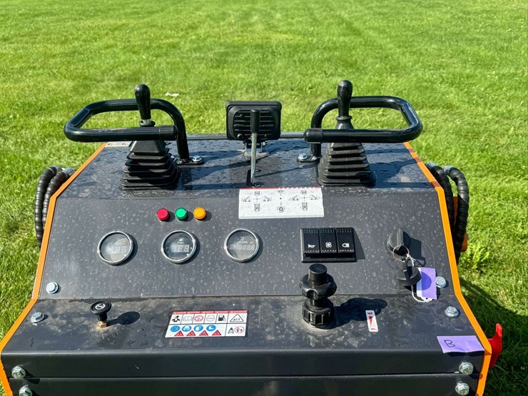 landhero-ldh-t460-mini-skid-steer-loader,-23-hp...-unused-image-6