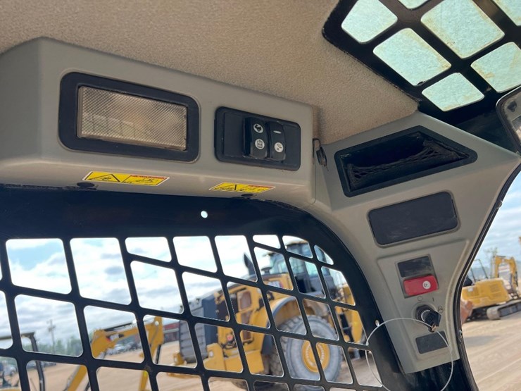 2018-caterpillar-259d-image-31