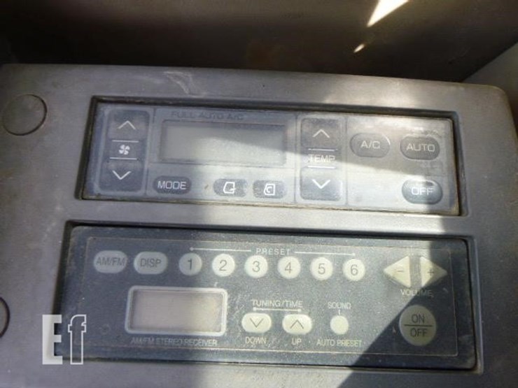 2011-deere-225d-lc-image-8
