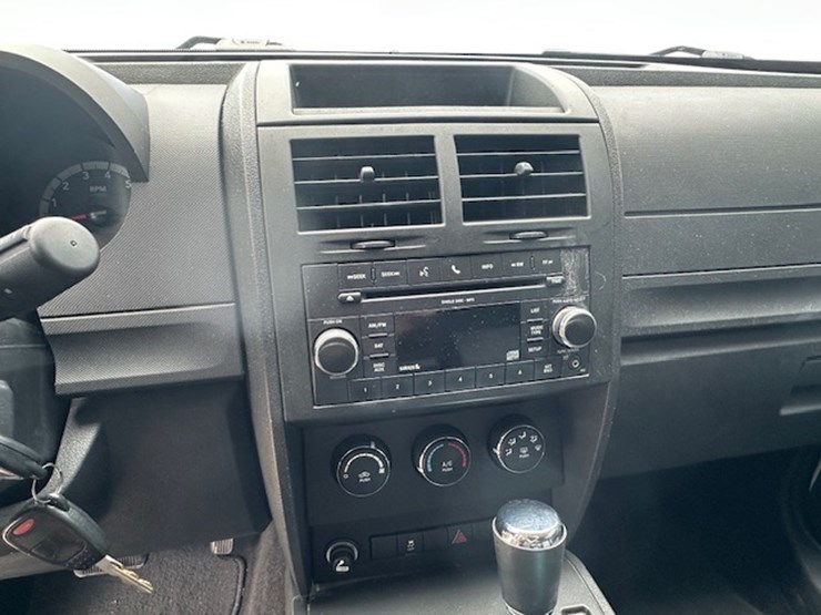 2010-dodge-nitro-image-46
