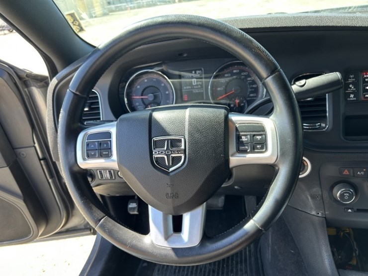 2011-dodge-charger-sedan-image-16