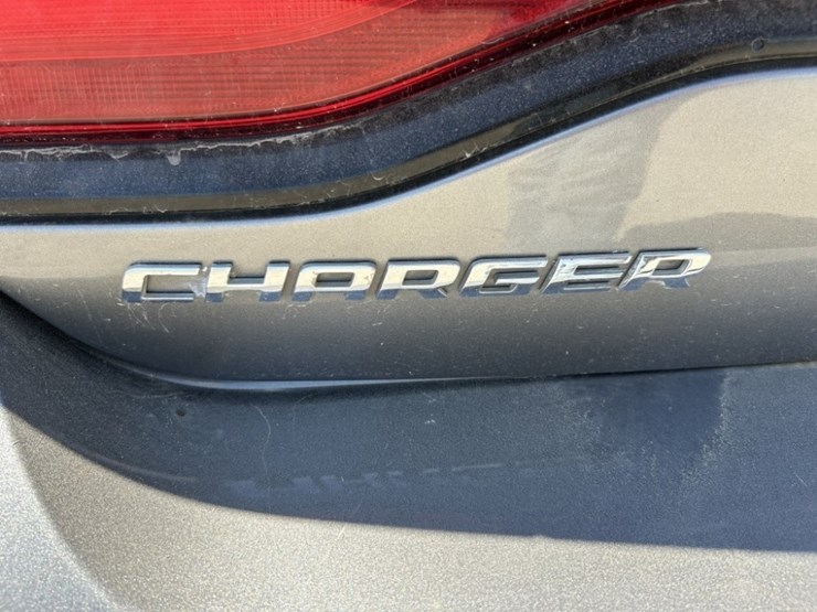 2011-dodge-charger-sedan-image-11