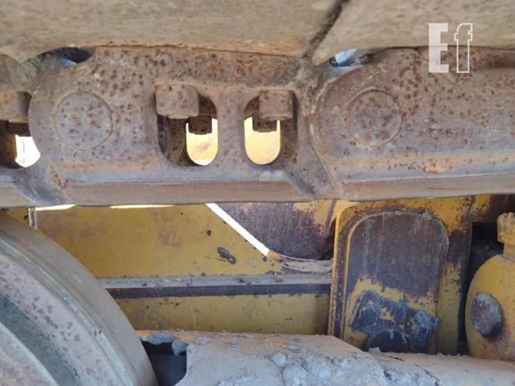 2012-deere-700j-lt-image-26