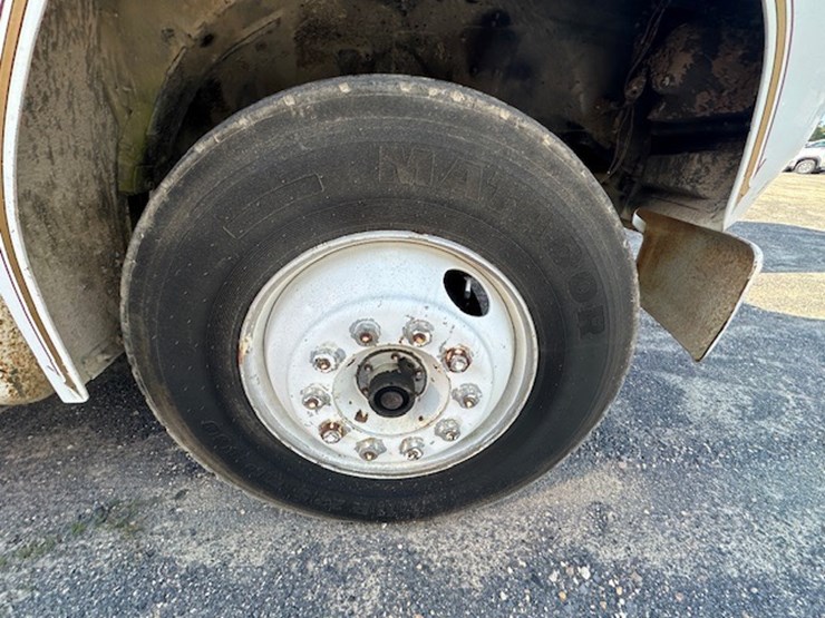 1983-ford-7000-image-20