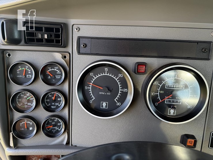 2005-kenworth-t300-image-37