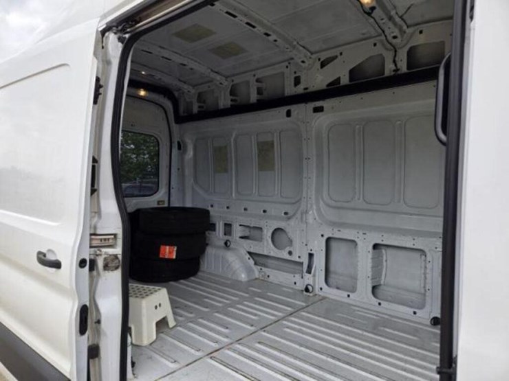 2016-ford-transit-image-25