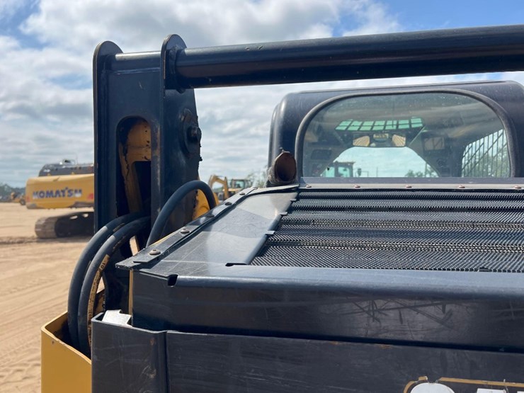 2020-caterpillar-259d3-image-21