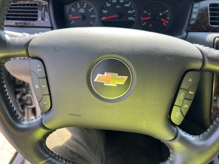 2013-chevrolet-impala-sedan-image-26