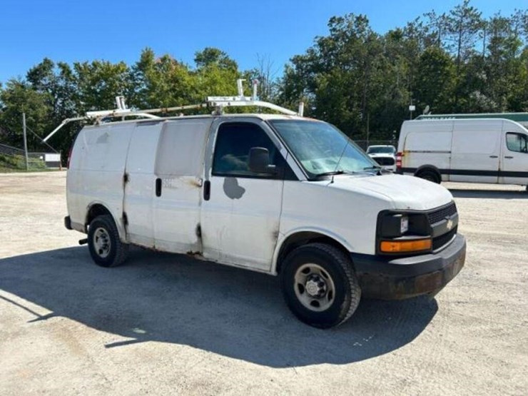 2007-chevrolet-express-2500-image-2