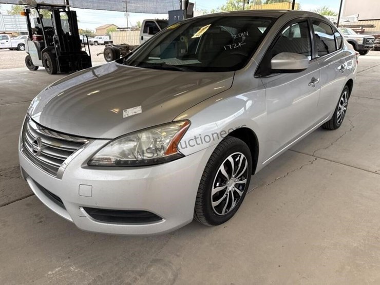 2014-nissan-sentra-sdn-image-4
