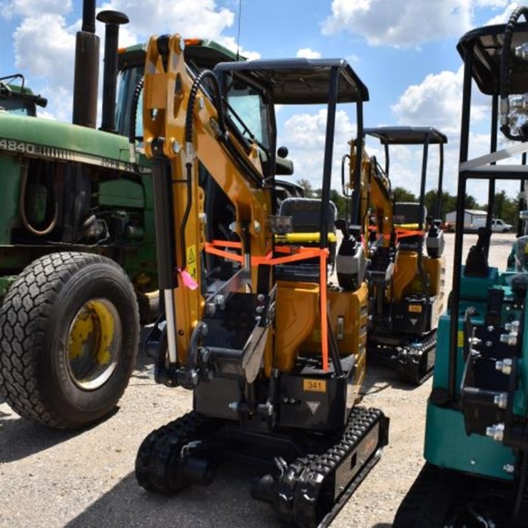 MX12RX MINI EXCAVATOR (SERIAL # MX12RX2025J001060) (K)