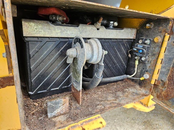 2012-deere-624k-image-39