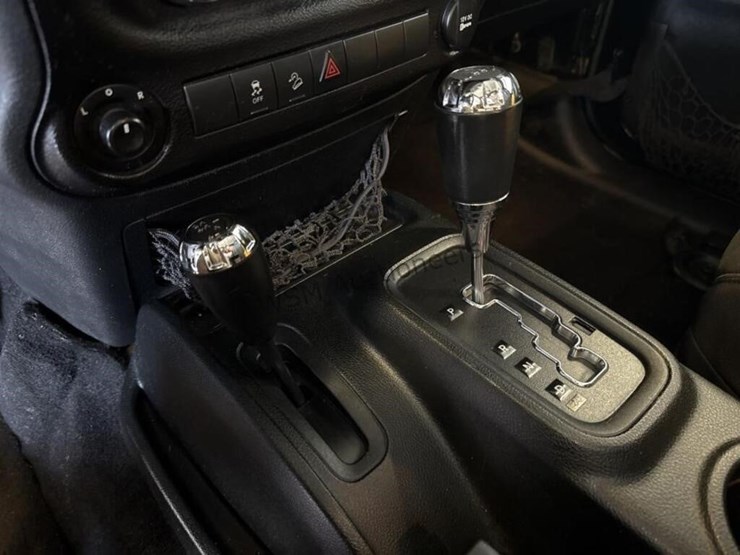 2017-jeep-wrangler-image-19