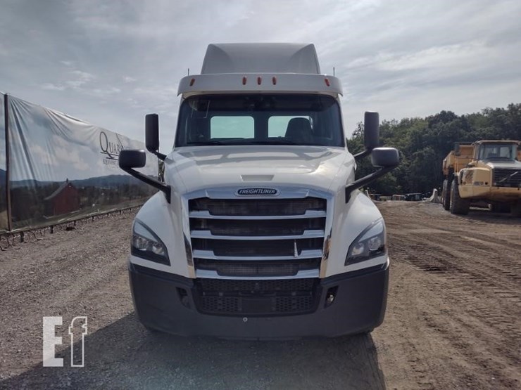 2018-18-freightliner-cascadia-truck-tractor^title^-9514-image-2