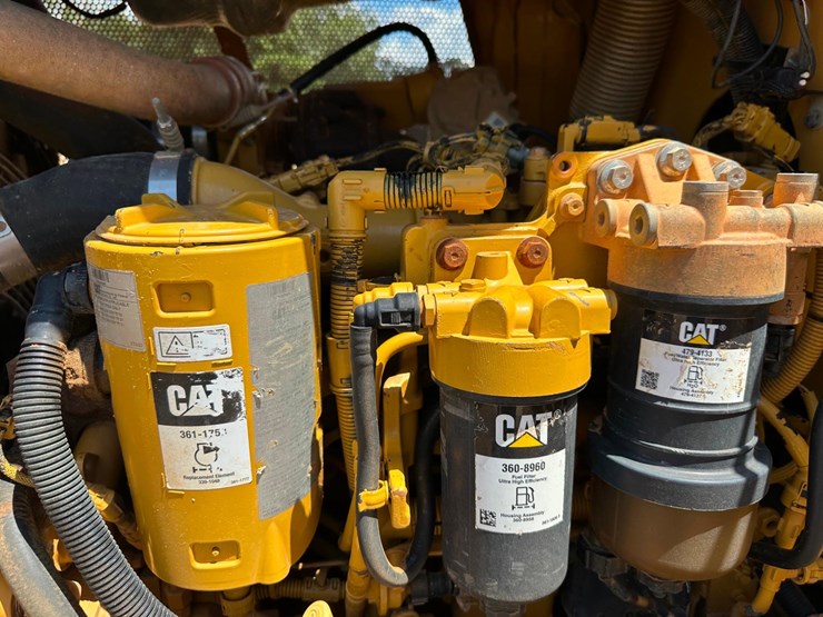 2017-caterpillar-d5-image-21