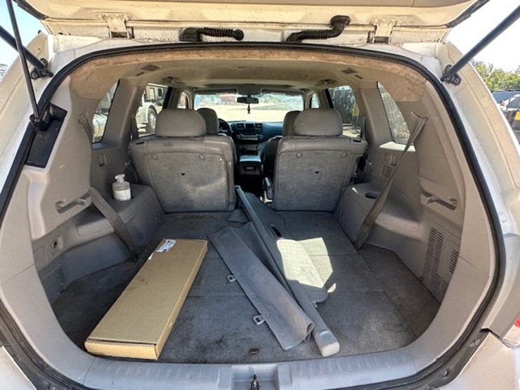 2010-toyota-highlander-image-10