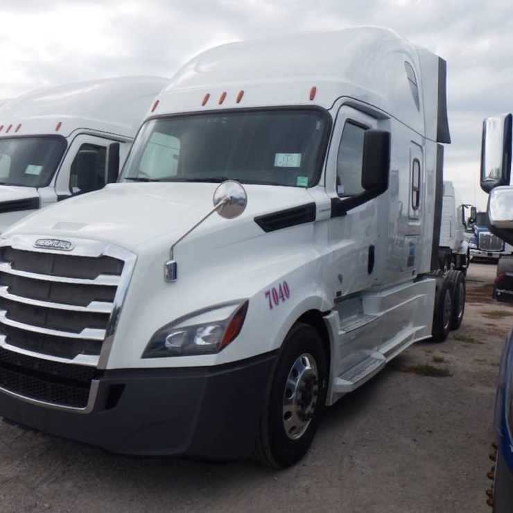 2023 FREIGHTLINER CASCADIA 126