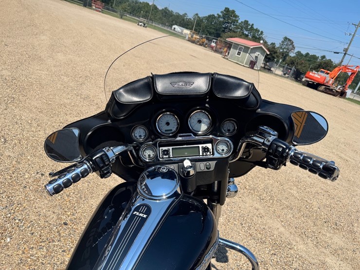 #112-•-2006-harley-street-glide-image-7