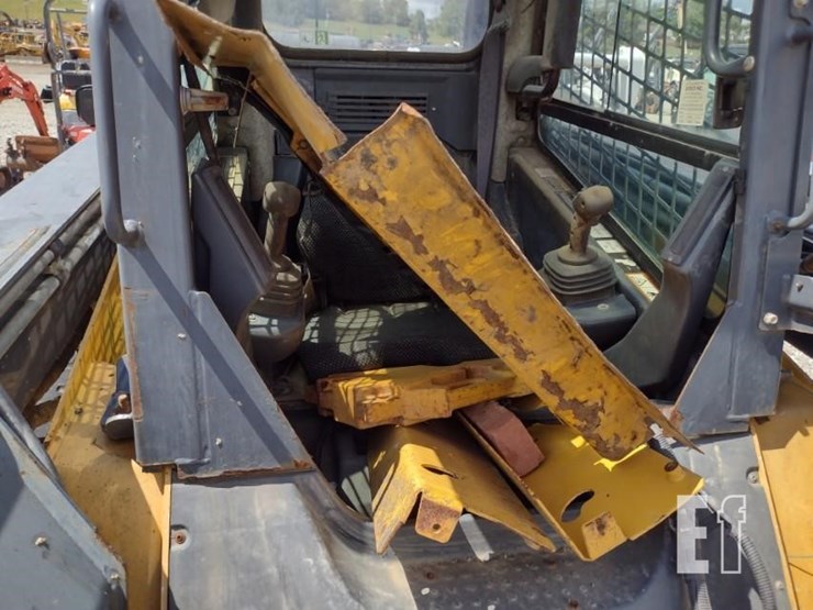 john-deere-329d-image-6