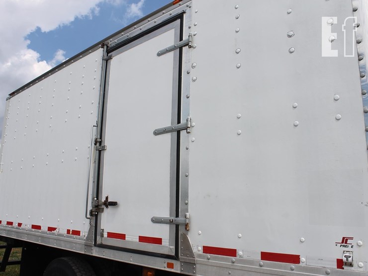 2014-freightliner-business-class-m-2-image-6