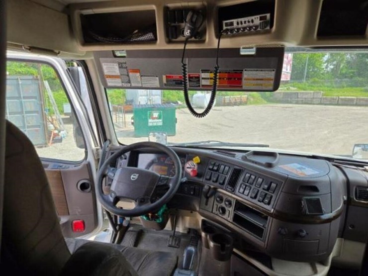 2015-volvo-vnl-t/a-hiway-tractor---sleeper-4v4nc9e-image-31