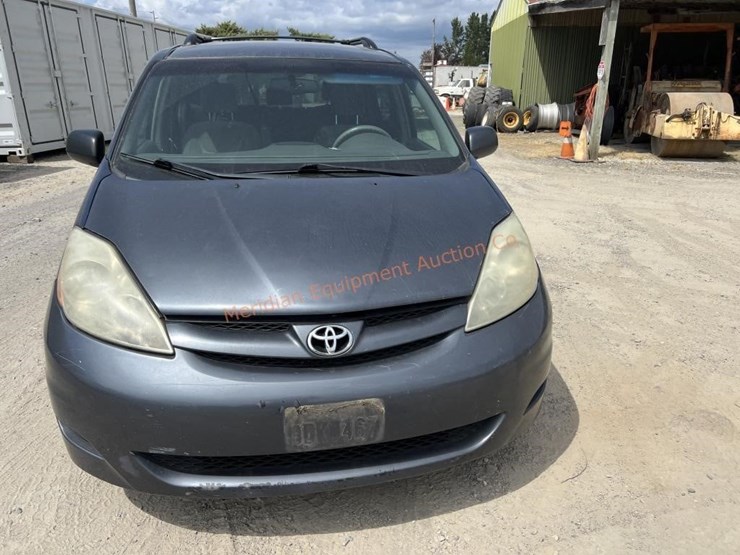 2006-toyota-sienna-image-8