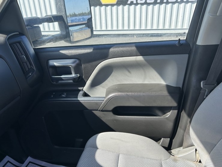 2018-chevrolet-silverado-2500-image-15