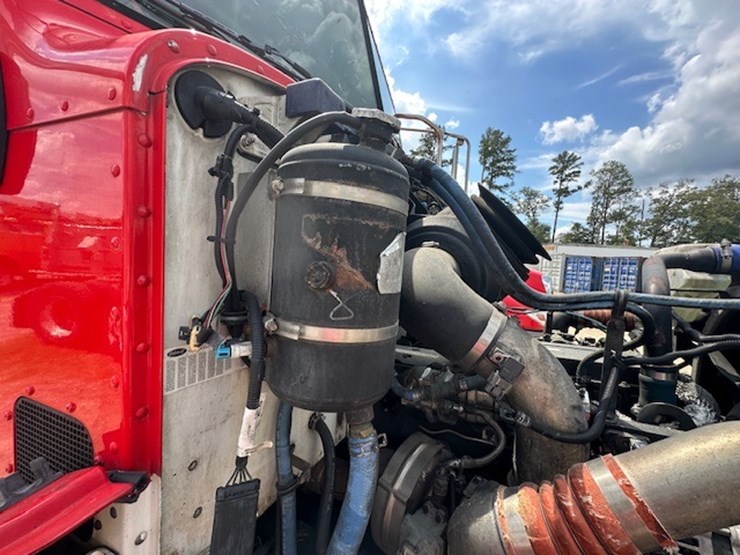 2008-peterbilt-335-image-68