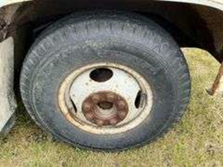 1983-chevy-custom-deluxe-30,-1-ton-service-truck-image-17
