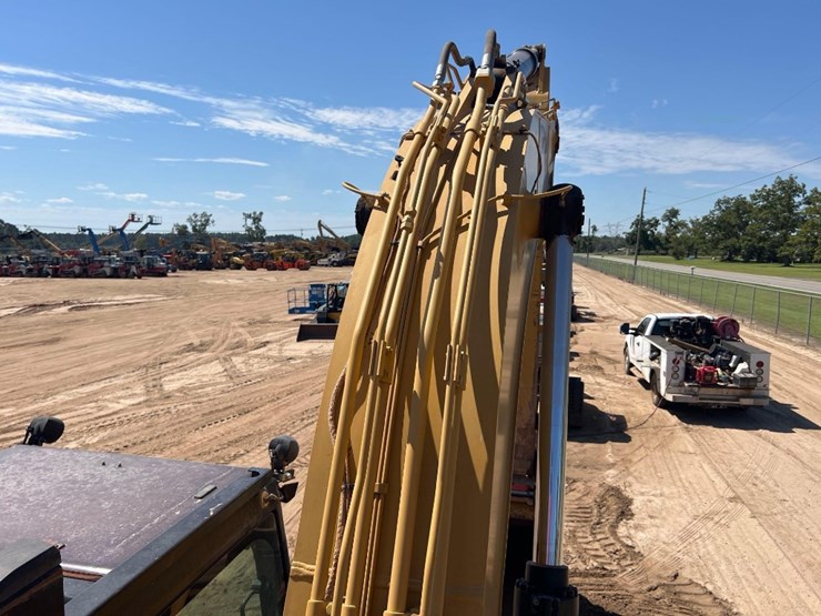 2017-caterpillar-323fl-image-32