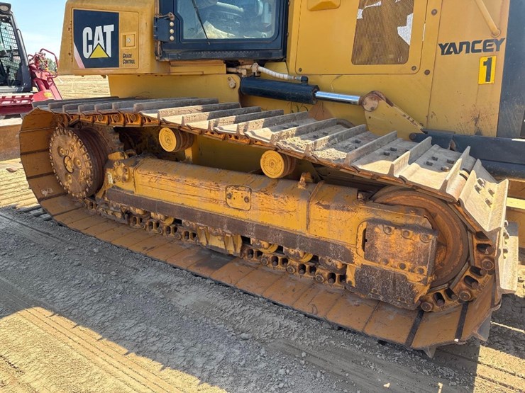 2017-caterpillar-d6k2-lgp-image-13
