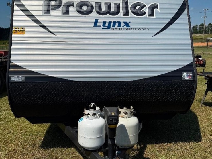 2015-lynx-by-heartland-prowler-camper-(20',-model-image-2